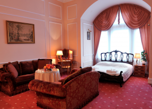 Ein Zimmer im Bernsteinpalast. Quelle: www.bursztynowypalac.pl
