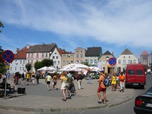 Marktplatz von Darlowo. Foto: Jens Hansel
