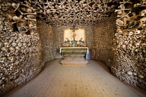 Schädelkapelle Tscherbeney - Innenraum