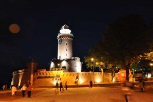 Kolberger Leuchtturm bei Nacht