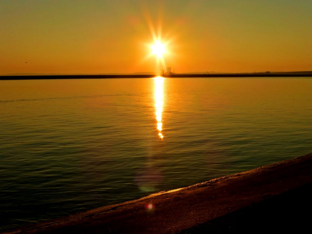 Zu sehen ist ein Sonnenuntergang über der Ostsee bei Swinemünde, Bild: Mietek Ł