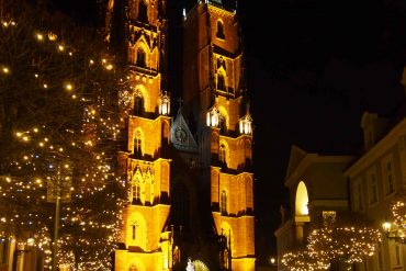 Zu sehen ist der Breslauer Dom bei Nacht, Bild: Erdmann