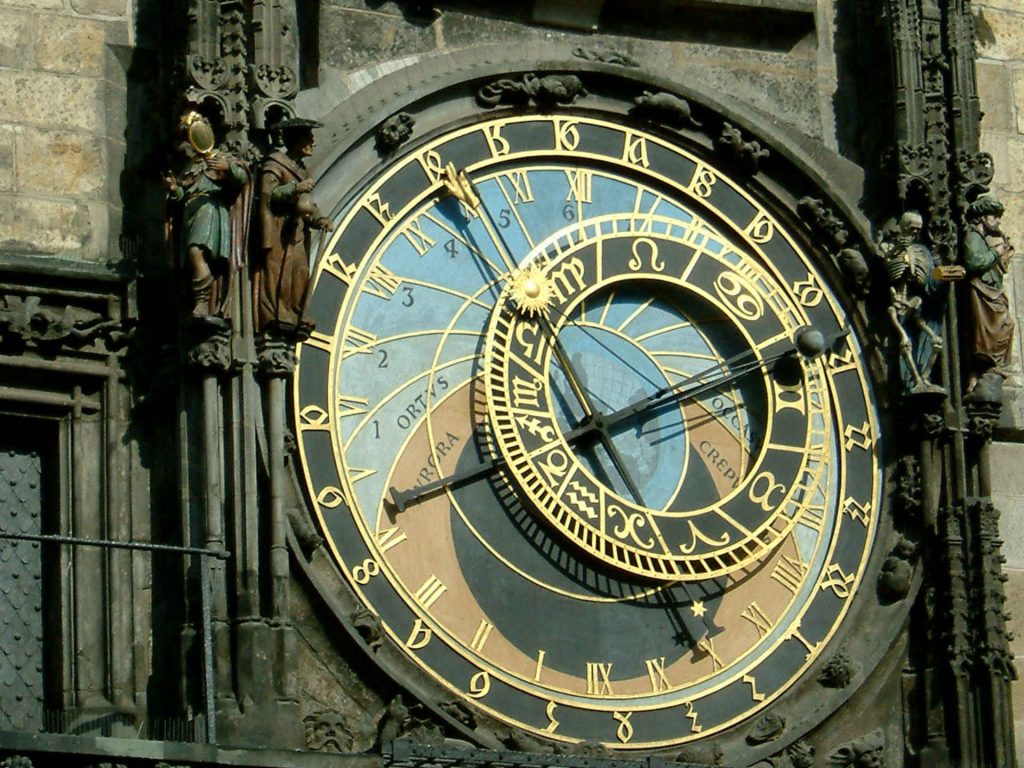 Zu sehen ist ein Detail der astronomischen Uhr am Altstädter Rathaus in Prag, Bild: Geolina163
