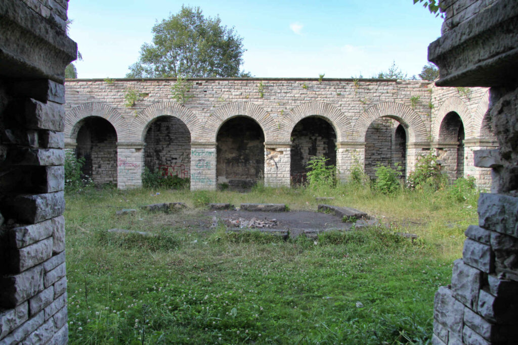 Zu sehen ist die Totenburg in Waldenburg, Bild: Paweł Marynowski Wikimedia Commons
