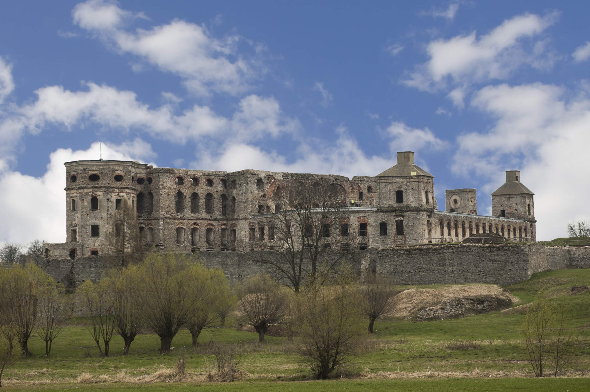 Zu sehen ist die Schlossruine in Krzyżtopór, Bild: Ccchudyyy