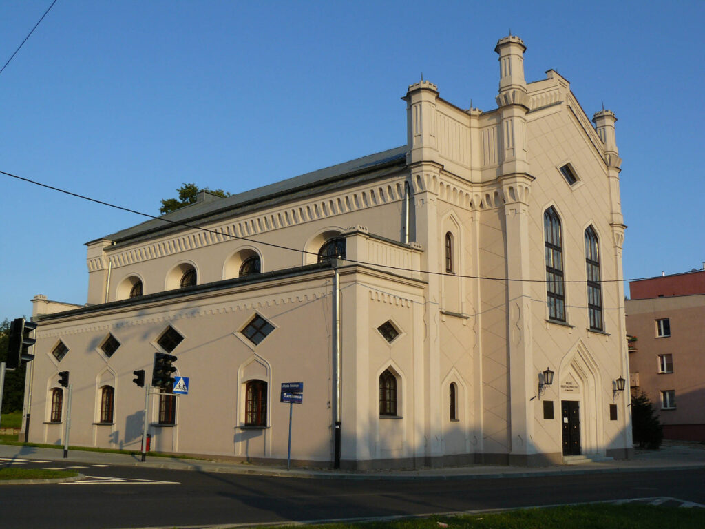 Zu sehen ist die große Synagoge in Piotrkow Trybunalski, Bild: Szymon Dędek (Maddox84)